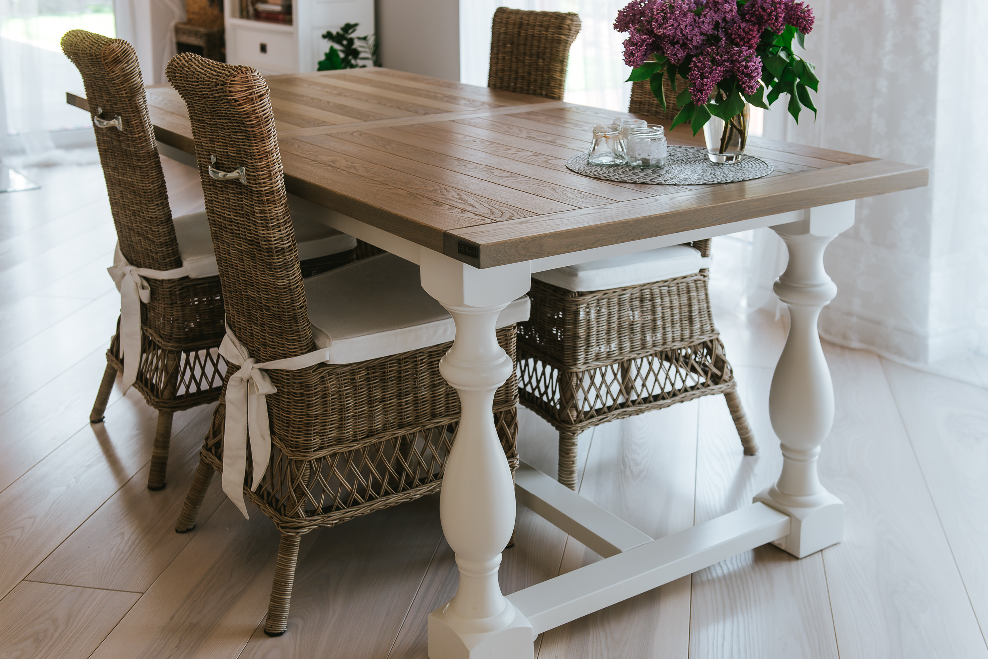 Stół jadalny z dębowym blatem